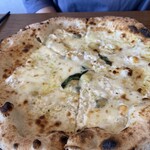 Pizzeria SOGGIORNO - クアトロ フォルマッジ 1,850円