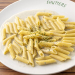 Penne with gorgonzola cheese and cream sauce