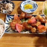カフェ 寛味堂 - (本日のお肉ランチ)鶏の竜田揚げとトマトの爽やか塩だれ1150円＋税