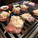 ホルモン・焼肉 キムチ - んまいー♪　ネギ後乗せがマスト！