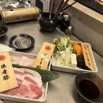 アグー豚と水晶鍋 沖縄逸品料理 しゃぶ前屋 - 