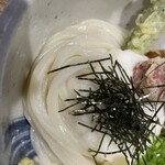 Bukkake Udon Komugi Sakura Seimensho - 麺アップ。キラキラ。
