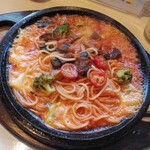 石焼きパスタ&コーヒー サタCafe - 焼き野菜のトマトソースパスタ