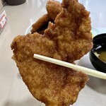 レストラン ふくしん - 箸で持つとずっしりと重たい。