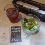 石焼きパスタ&コーヒー サタCafe - サラダ＆ウーロン茶