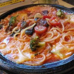 石焼きパスタ&コーヒー サタCafe - 焼き野菜のトマトソースパスタ