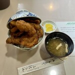 レストラン ふくしん - 味噌汁と沢庵付き。