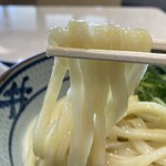 Miyatake Sanuki Udon - 老若男女問わずに食べやすいのかな？
                        コシはなくて、もっちりとした食感のうどん。