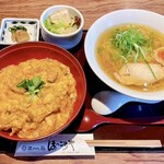 比内地鶏 ほっこりや - 親子丼　らーめんセット　2,260円(税込)