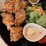 ビストロカフェ ももてなし家 - 大山ハーブチキンの唐揚げ