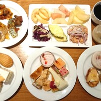 ザ・ループ ホテルアゴーラ大阪守口 - 桃は左から岡山県産、山梨県産、和歌山県産:和歌山県産は酸っぱ過ぎ