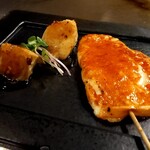 ト灯 - 焼きチーズ盛り合わせ(カマンベール蜂蜜・スカモルツァ)