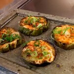 ト灯 - 白茄子蒸焼・鮪酒盗乗せ