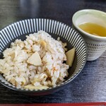 そば処 一心 - サービスの筍ごはんと韃靼そば茶