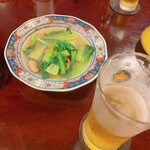天祥 - 中国野菜と椎茸の炒め　1320円。生中ビール770円。