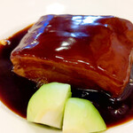 合楽園 - 東坡肉定食1100円。深いお皿の中に東坡肉とチンゲン菜が入っており、味がしみています。