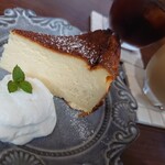 DAIBAN COFFEE cafe - バスクチーズケーキセット880円✨ケーキのカットがちょっぴり小さくなった感ありますが、変わらず美味しい。＆ダイバンブレンドとミャンマー シュエイーモン農園のSL-28 ナチュラル。