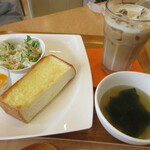 H cafe - サクサク厚切りトースト（ドリンク付き）429円