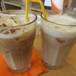 H cafe - （左）カフェラテ、（右）ティーラテ
