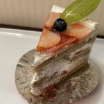 パティスリードルセ - 苺と紅茶のショートケーキ