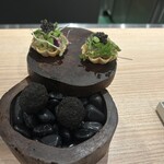 フクシマ - 牛メンチカツ　手前の丸いトリュフのようなものがメンチ