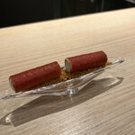 フクシマ - ビーツのシガレット
                                中はフォアグラとゴルゴンゾーラ