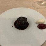 フクシマ - 鹿肉のロワイヤル
      1年半熟成　付け合わせはビーツとセロリのピューレ