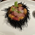 Bistro uokin - ウニの他に細かい賽の目状のマグロや白身魚(鯛？)