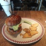 「リブアイステーキバーガー」（1580円）＋「+50 g増量」（300円）