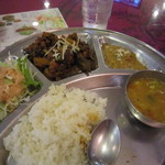 サンサール - ネパールランチ☆　とても美味しそうだったから、写真を映すの忘れて食べちゃいました。ちょっぴり食べてます(^^;)