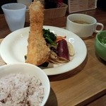 たもり - 本日のランチ
      生マスのハーブフライ