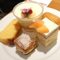 ザ・ループ ホテルアゴーラ大阪守口 - ショートケーキは私には重く好みではなかった