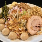 豚風。 - 限定『青とうがら酢 冷やし汁無し』（1,200円）＋燻製うずら（150円）＋ショウガ（50円）＋辛ニラ（100円）、ニンニクコール