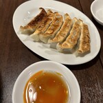 Menya Kuukai - 長細い餃子は皮がパリパリ、餡がジューシーで意外に美味しい！