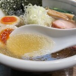 櫻井中華そば店 - 鶏と魚介の風味がバランス良く上品な仕上がりの塩スープ