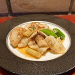 中華割烹 わらじん - 紋甲イカと季節野菜の炒め