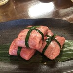 焼肉 肉萬 - 手毬タン