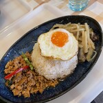 バーンクンメー - ミニガパオとミニグリーンカレー 950円