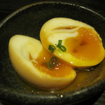 豚小家 - お通しの煮卵