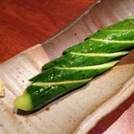 哲 - 野菜ソムリエがつける朝採りキューリの一本漬け＠３５０円