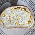 ブーランジェリー スドウ - トウモロコシのフォカッチャ（真上から）