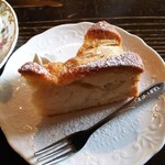 赤い屋根の喫茶店 駅舎 - りんごケーキ