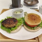 sky afro cafe - スカイアフロバーガー　パテ&アボカドソース