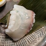 瓢亭 - 粽の中は鯛のお寿司でした