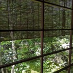 瓢亭 - お庭の緑が涼やかです