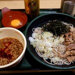 Uchisoba - うま辛肉そば：740円