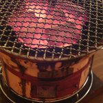 Horumon Aoki - ホルモンを焼く七輪。