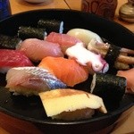 魚国寿司 - にぎり寿司1.5人前900円