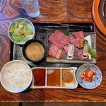 炭火焼肉くらた - 信州プレミアム牛肉盛合せ150g定食(\2,400)