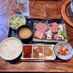 炭火焼肉くらた - 信州プレミアム牛肉盛合せ150g定食(\2,400)